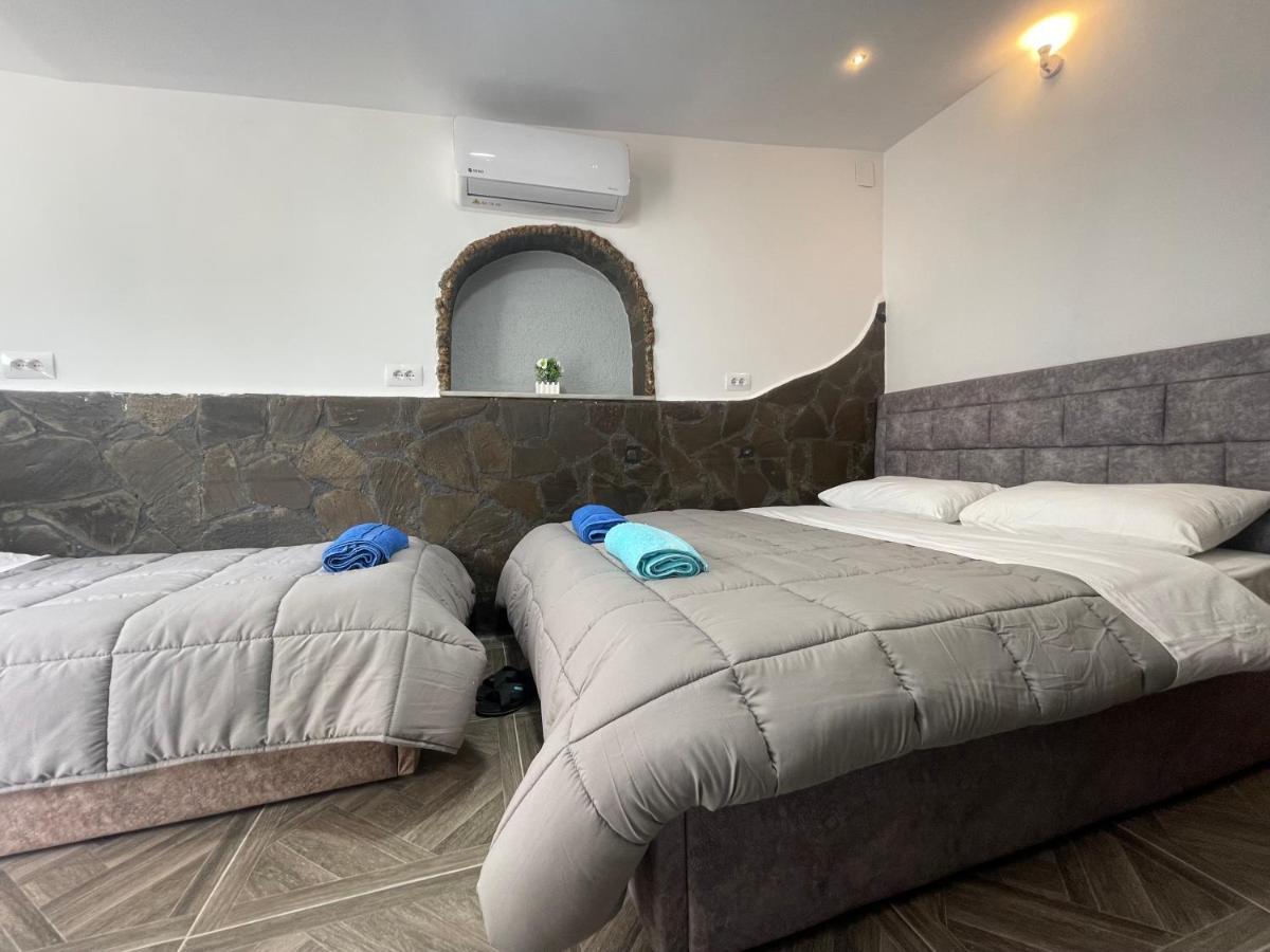 Ylli Guesthouse Përmet Exteriör bild
