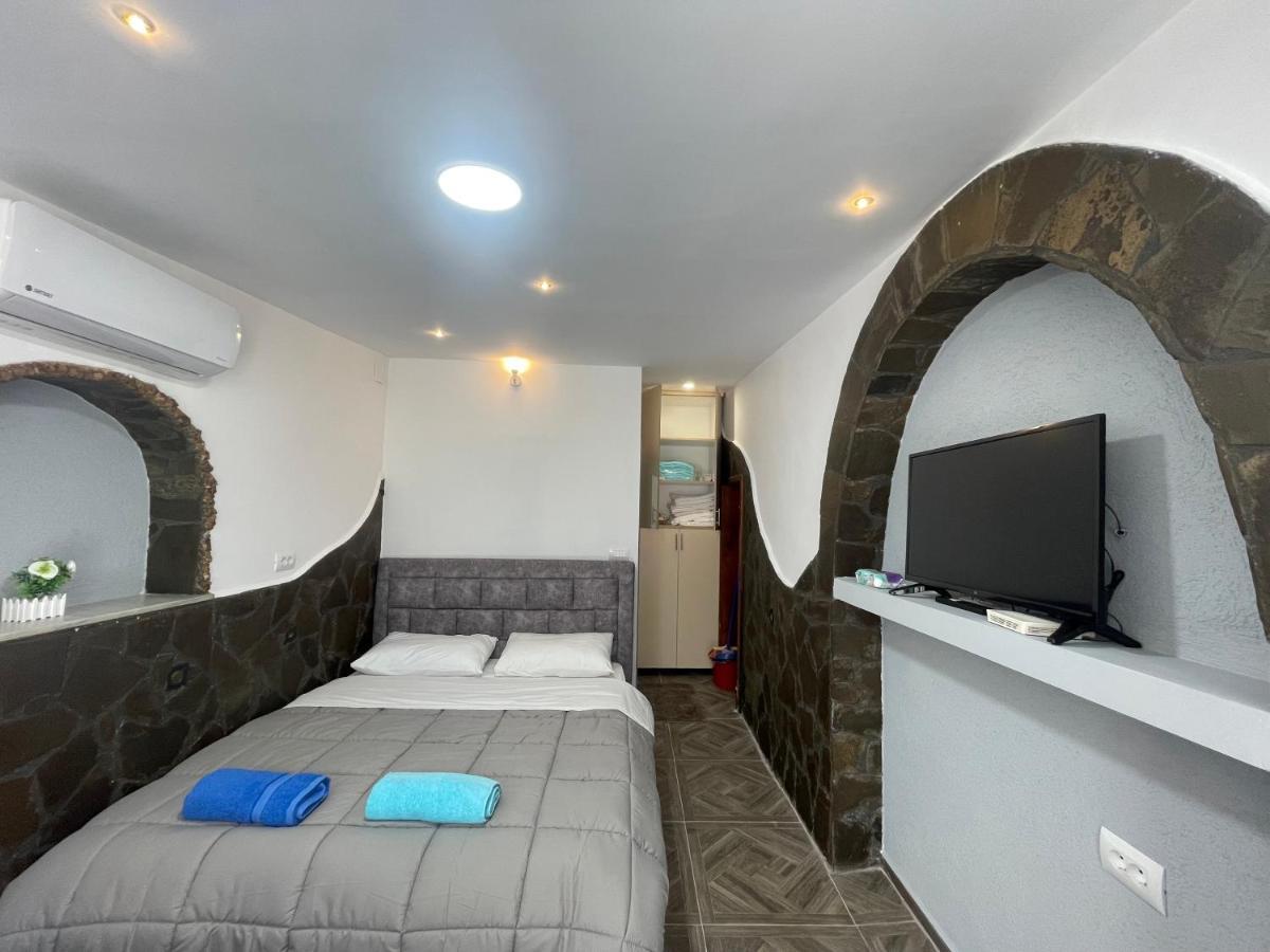 Ylli Guesthouse Përmet Exteriör bild